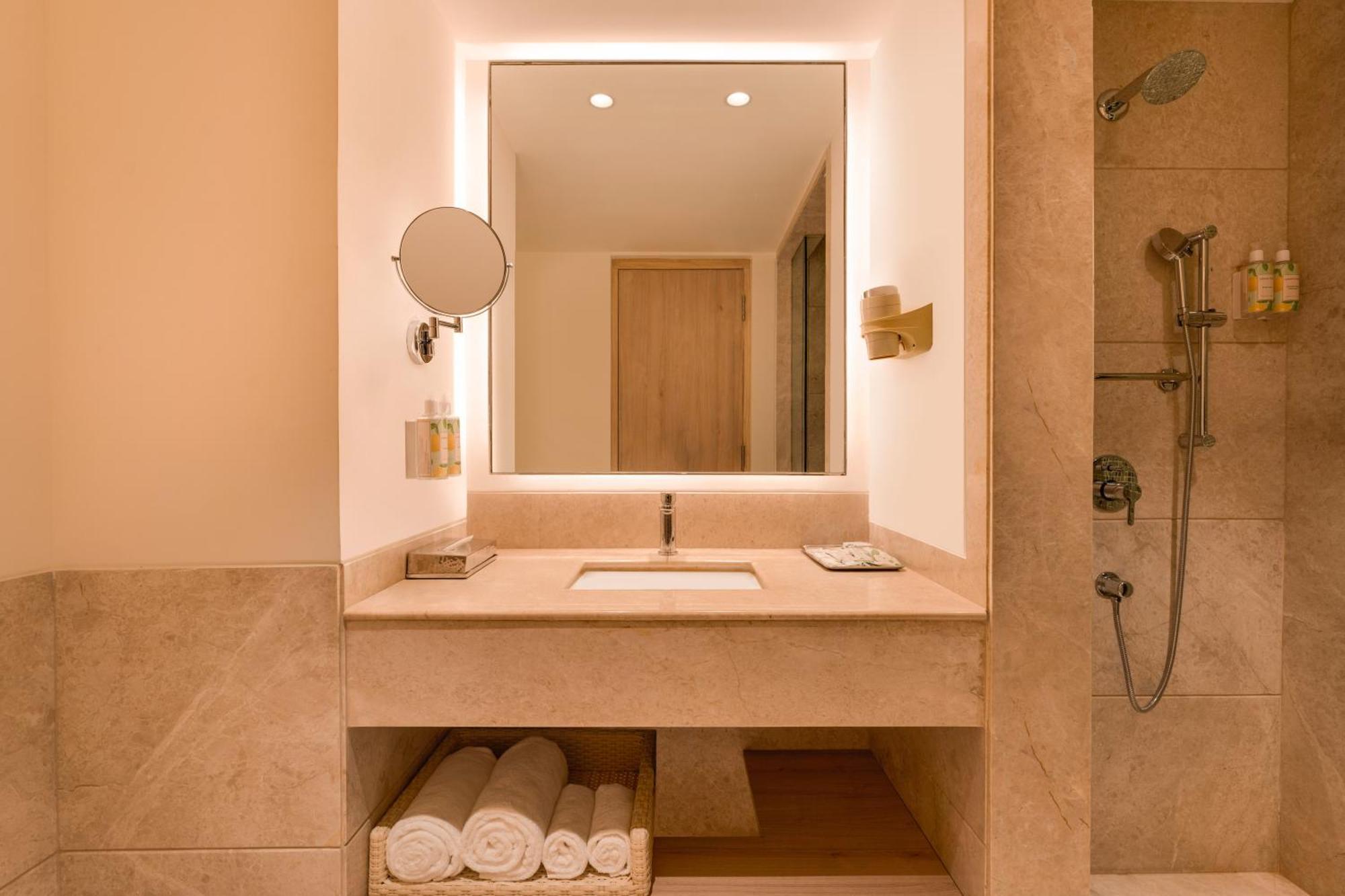 Lemon Tree Premier Hitec City Hyderabad Bagian luar foto