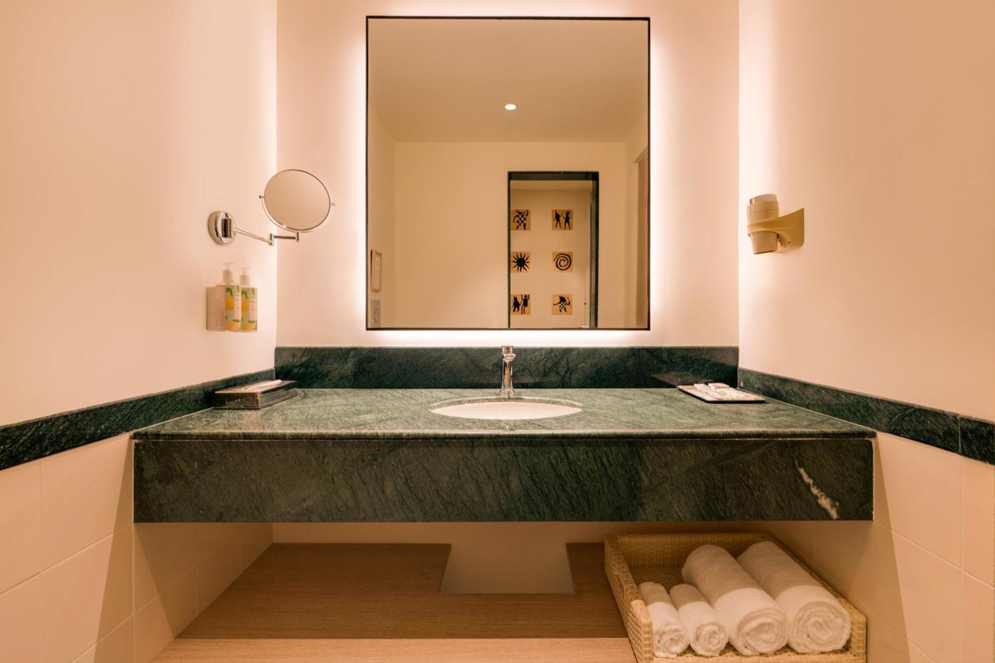 Lemon Tree Premier Hitec City Hyderabad Bagian luar foto