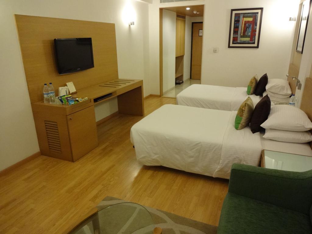 Lemon Tree Premier Hitec City Hyderabad Bagian luar foto