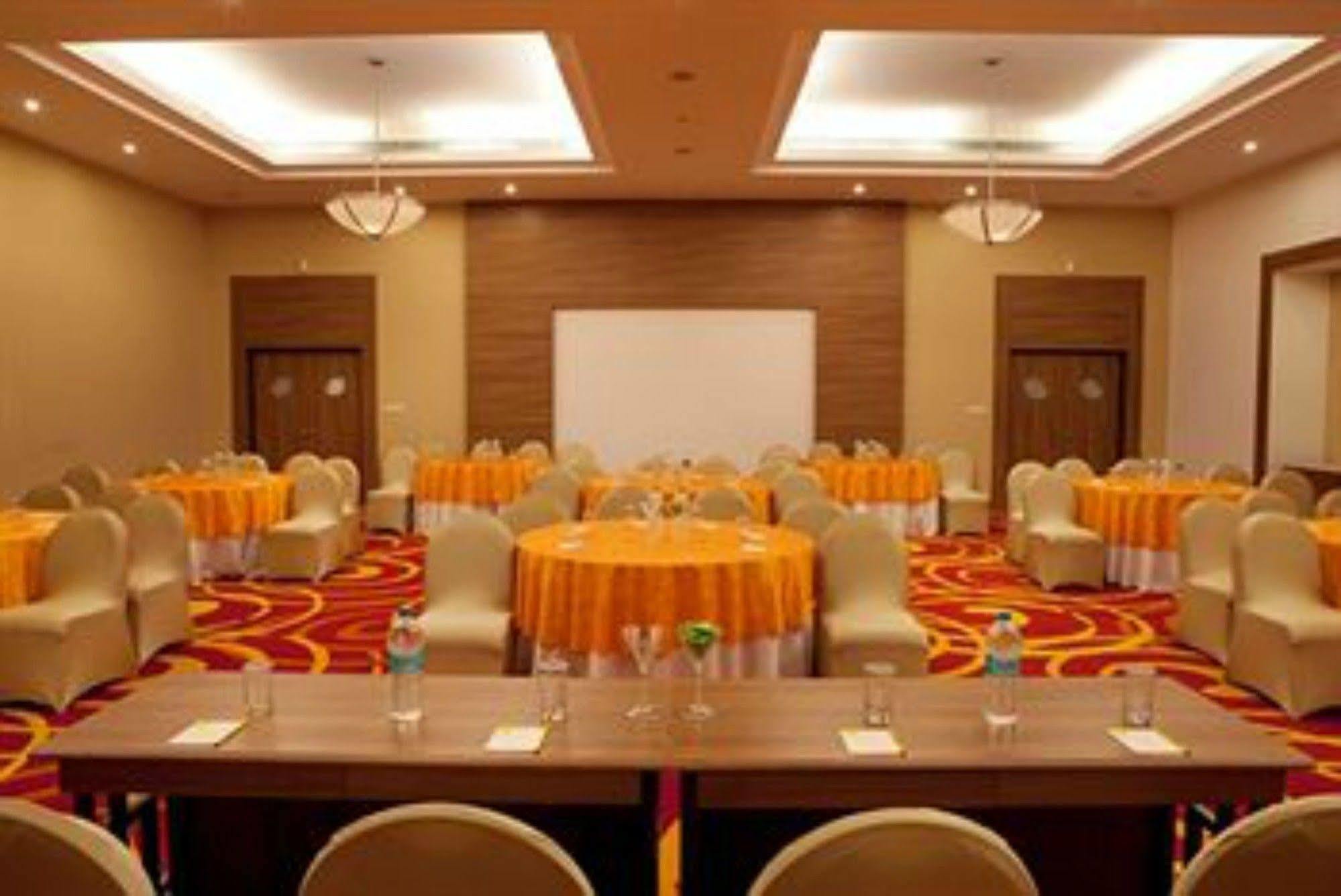 Lemon Tree Premier Hitec City Hyderabad Bagian luar foto