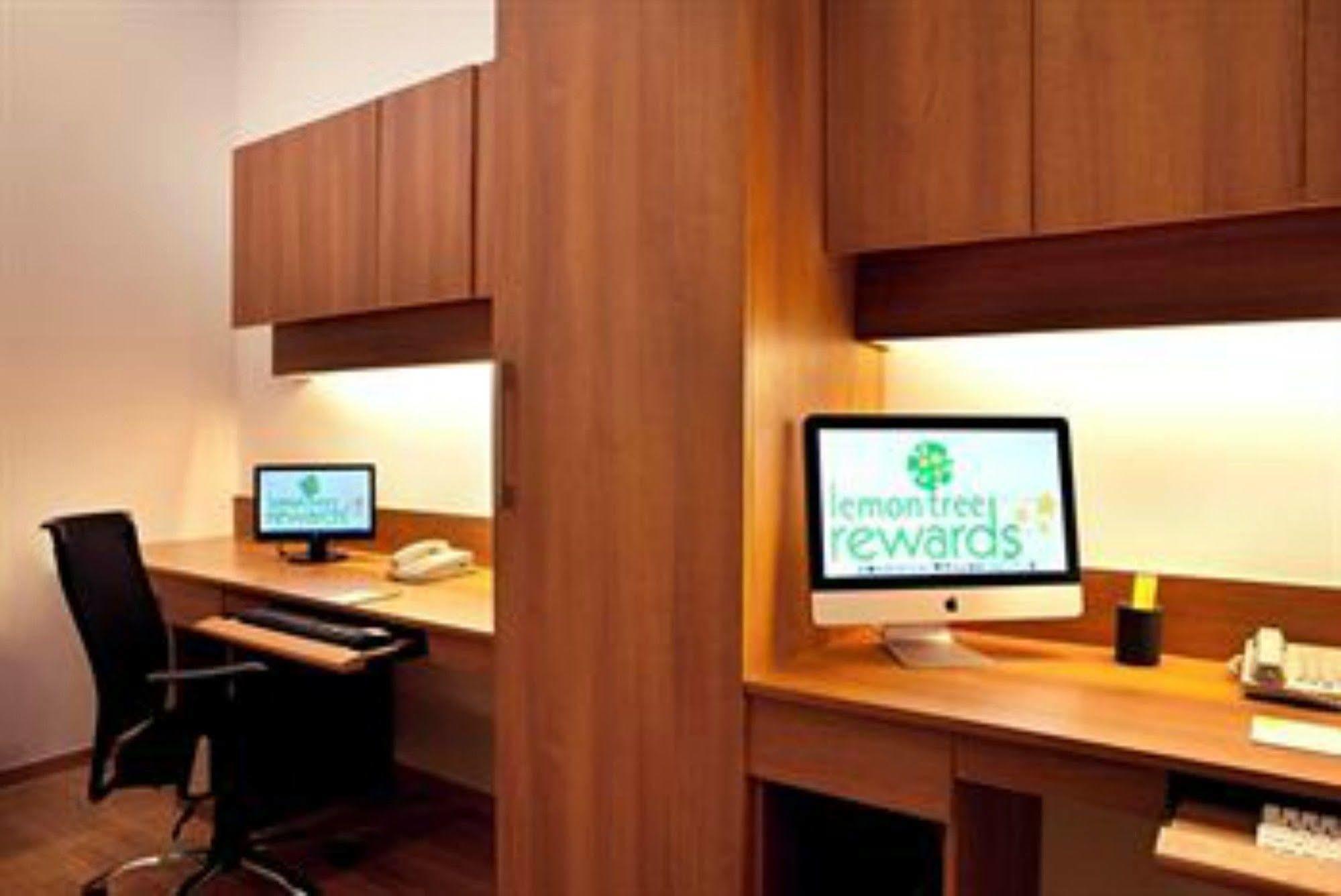 Lemon Tree Premier Hitec City Hyderabad Bagian luar foto