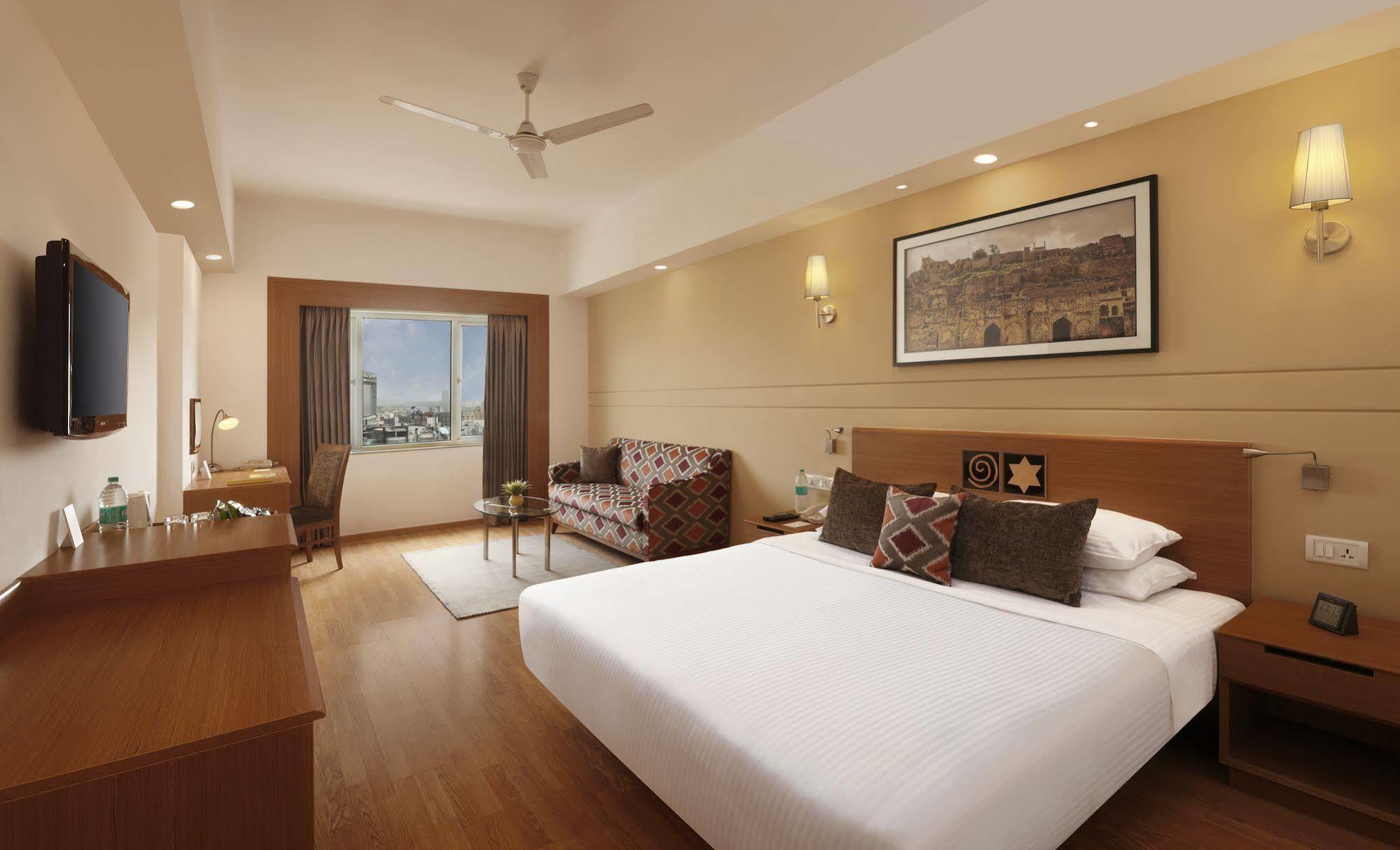 Lemon Tree Premier Hitec City Hyderabad Bagian luar foto